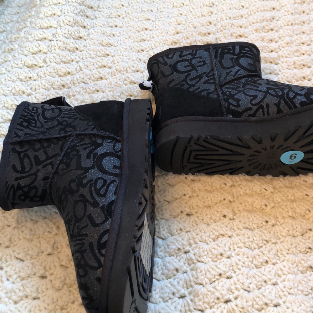 Nwt Ugg Classic Short Black Mini Boot - image 3